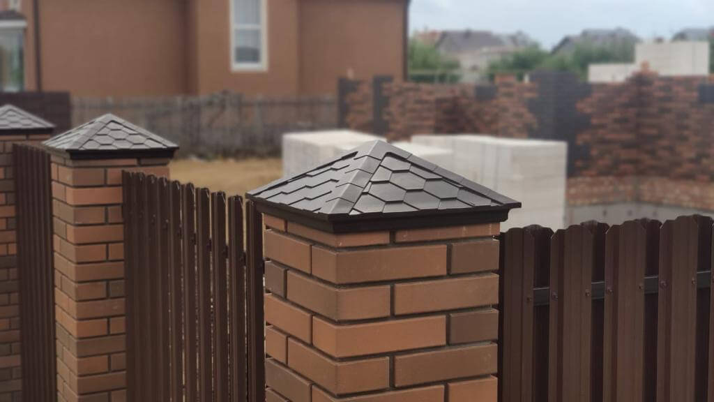 Колпак Zking Эверест Коричневый на столб 1.5х1.5 кирпича (390х390мм) в Рязани фото