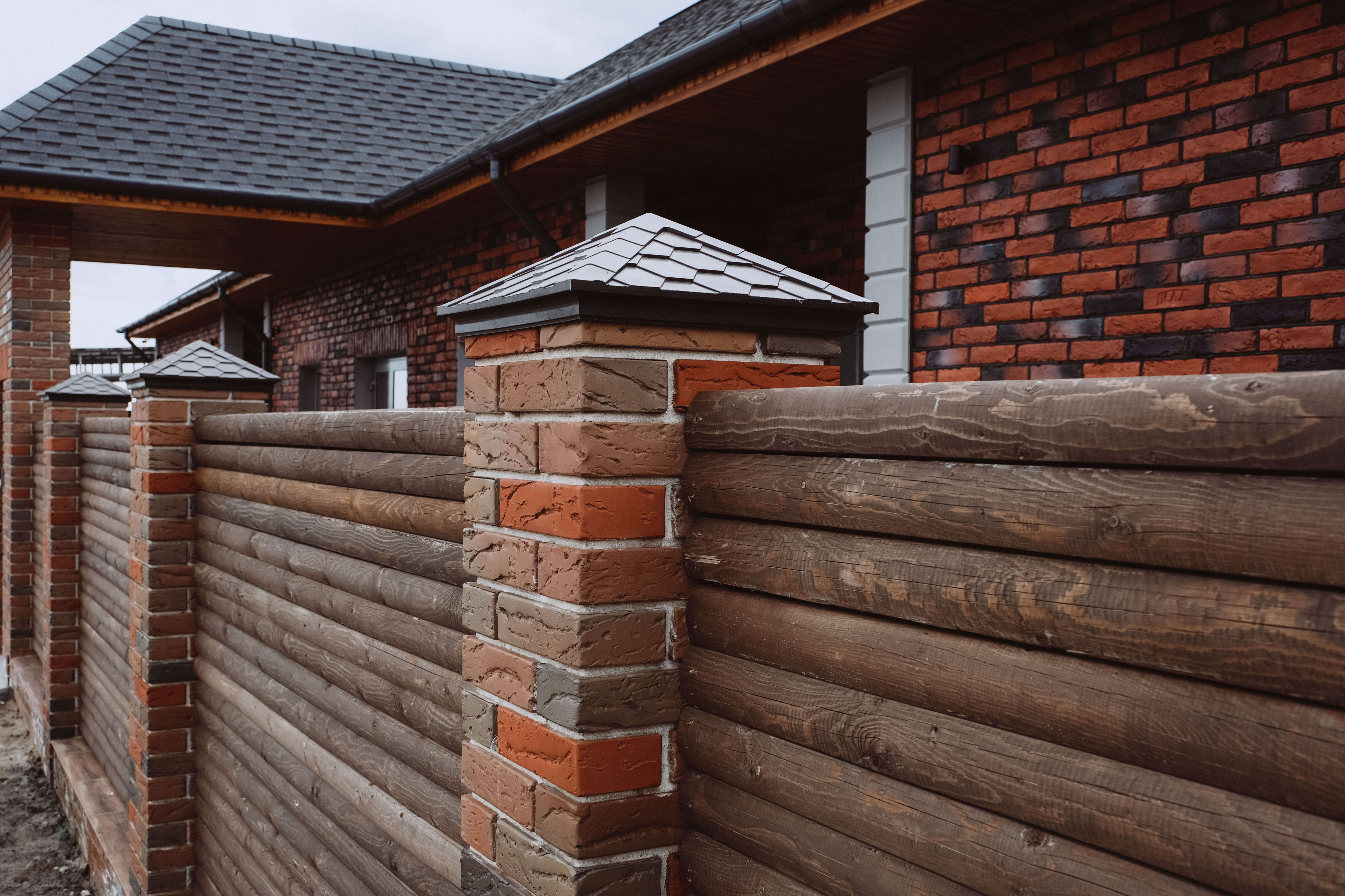 Колпак Zking Эверест Коричневый на столб 1.5х1.5 кирпича (390х390мм) в Рязани фото