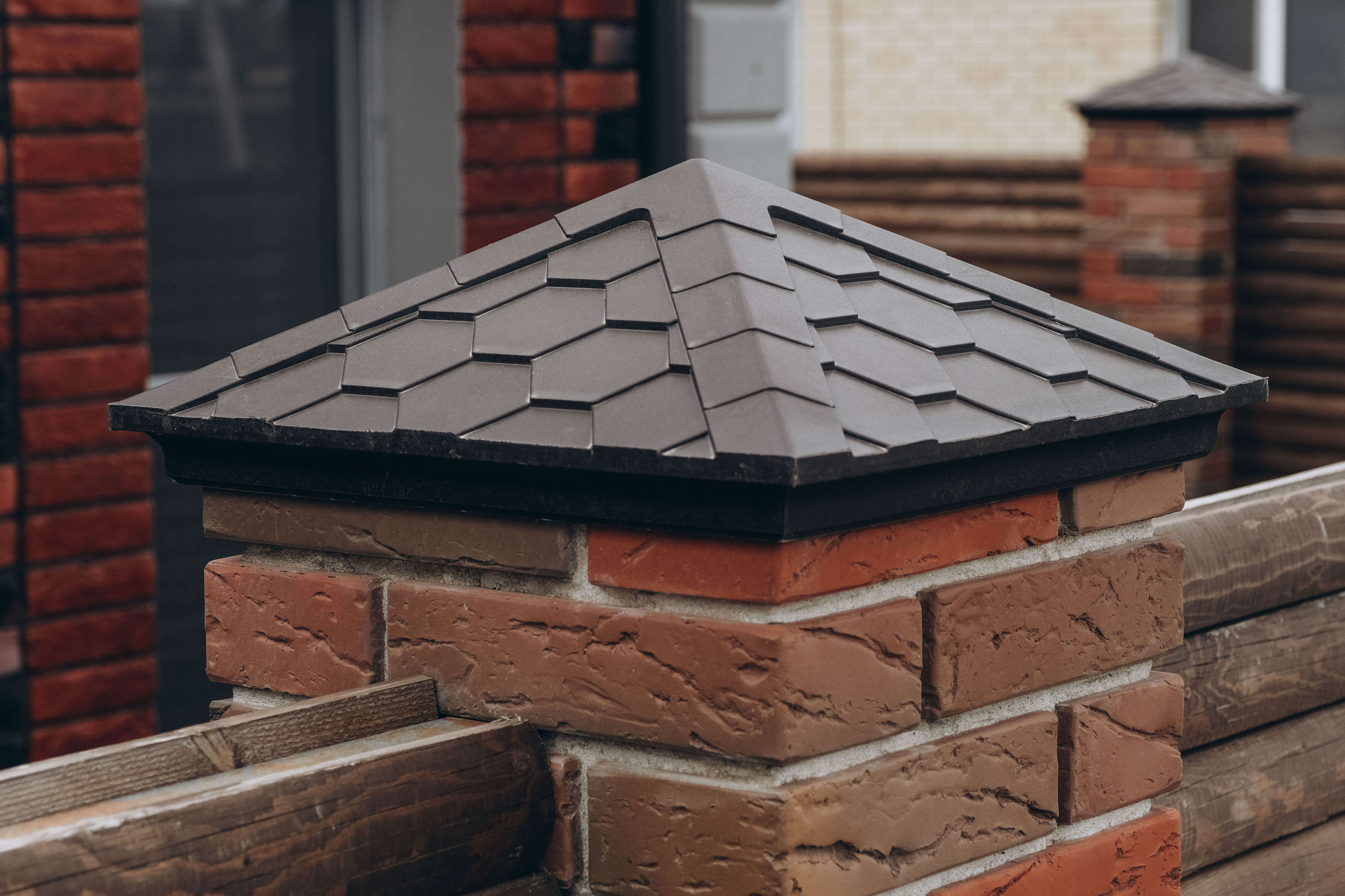 Колпак Zking Эверест Коричневый на столб 1.5х1.5 кирпича (390х390мм) в Рязани фото